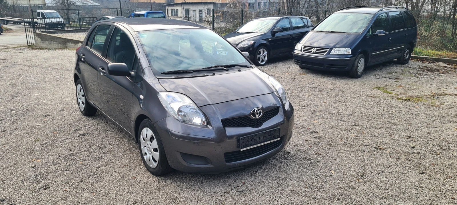 Toyota Yaris Facelift 1.3 бензин 6 скорости 101 коня - изображение 2