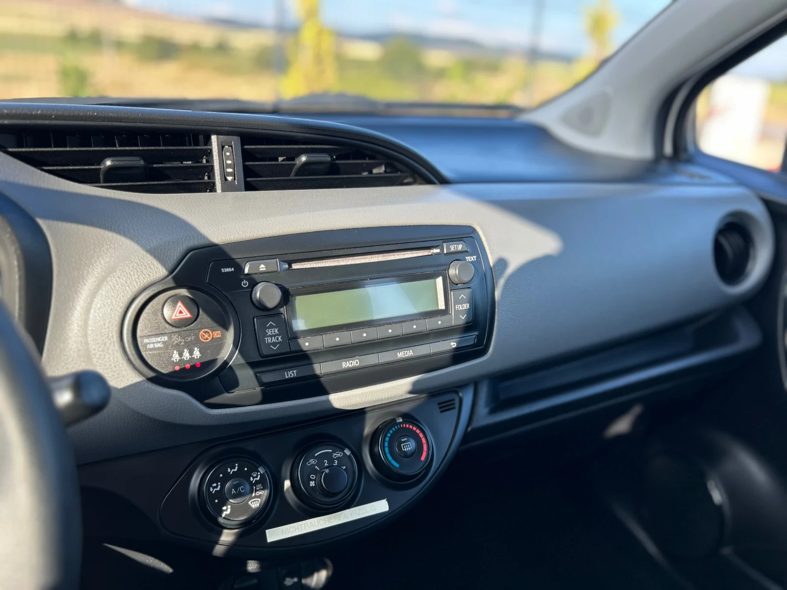 Toyota Yaris 1.0vvt-iевро6 78000км | Mobile.bg — изображение 12