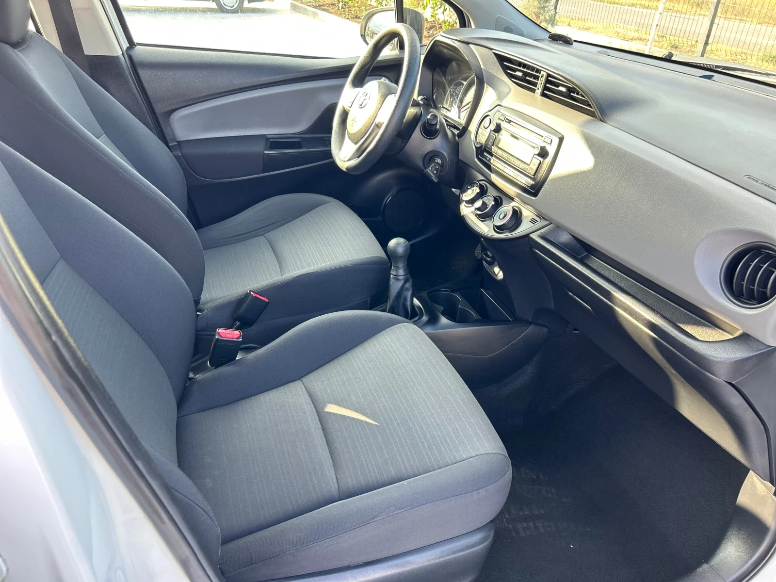 Toyota Yaris 1.0i евро6 78000км - изображение 7