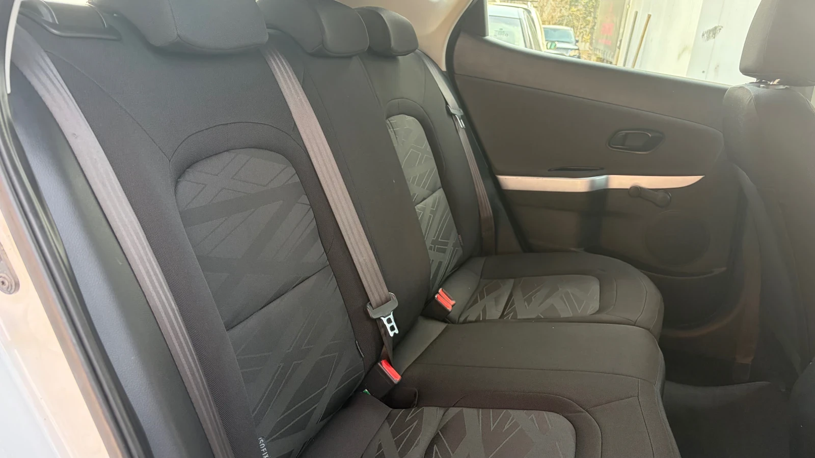 Kia Ceed 1.4/Клима/6-скорости/Нови  Зимни Гуми/ Топ, снимка 9 - Автомобили и джипове - 53486406