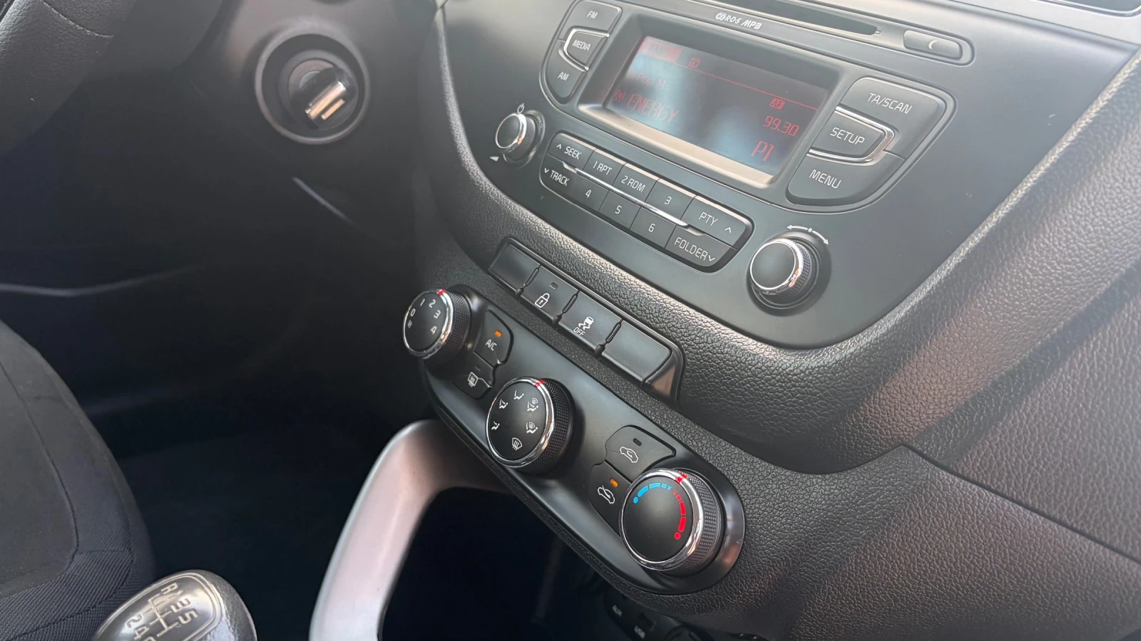 Kia Ceed 1.4/Клима/6-скорости/Нови  Зимни Гуми/ Топ, снимка 12 - Автомобили и джипове - 53486406