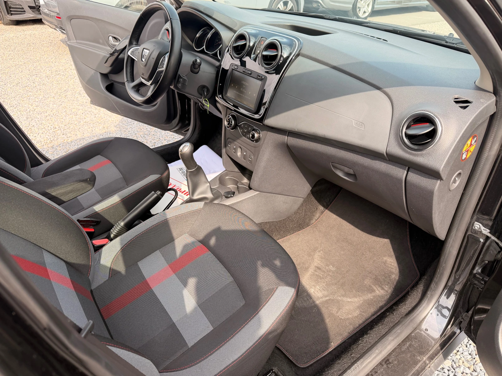 Dacia Logan STEPWAY MCV 90, снимка 15 - Автомобили и джипове - 53723752