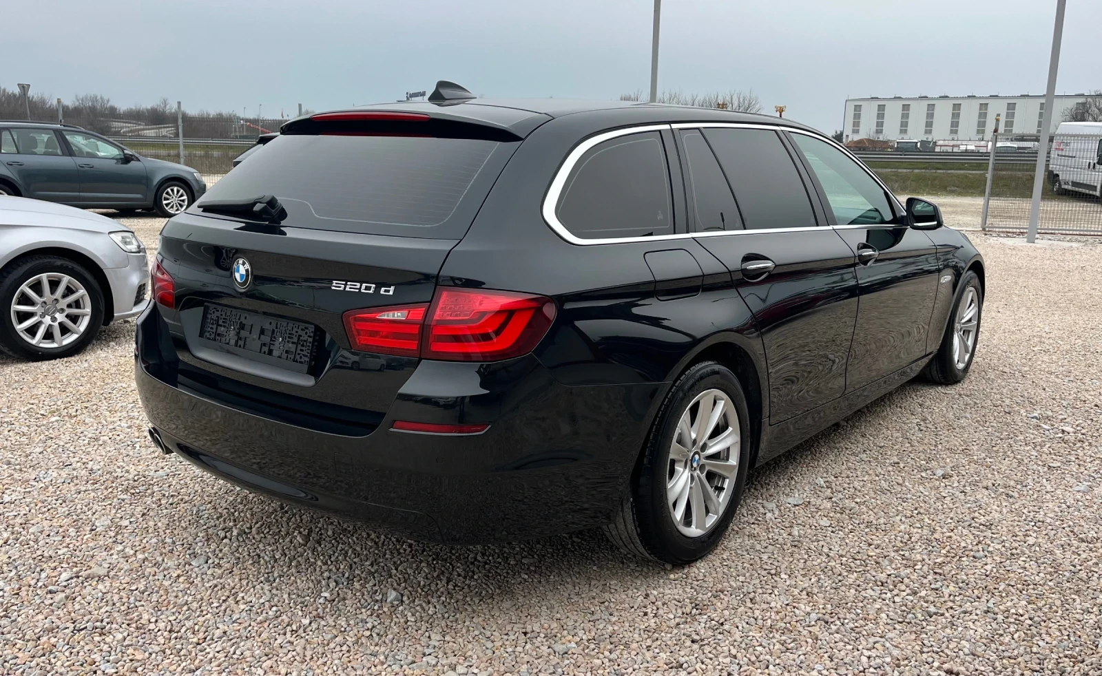 BMW 520 2.0d* 184k.c* Bi-Xenon* Full, снимка 4 - Автомобили и джипове - 53721922