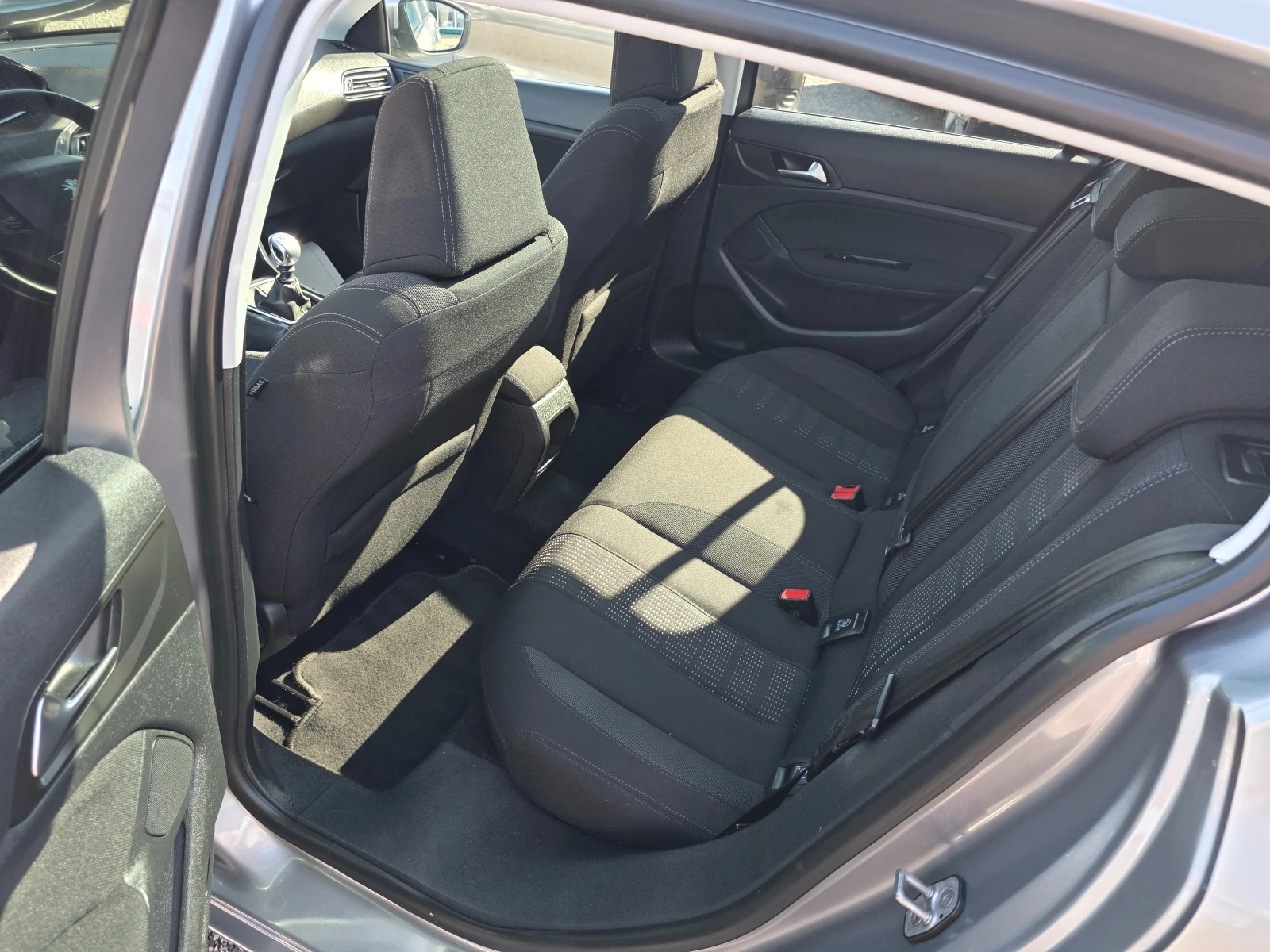 Peugeot 308 1.6 BlueHdi 120k.c panorama navi EURO6, снимка 9 - Автомобили и джипове - 53827752