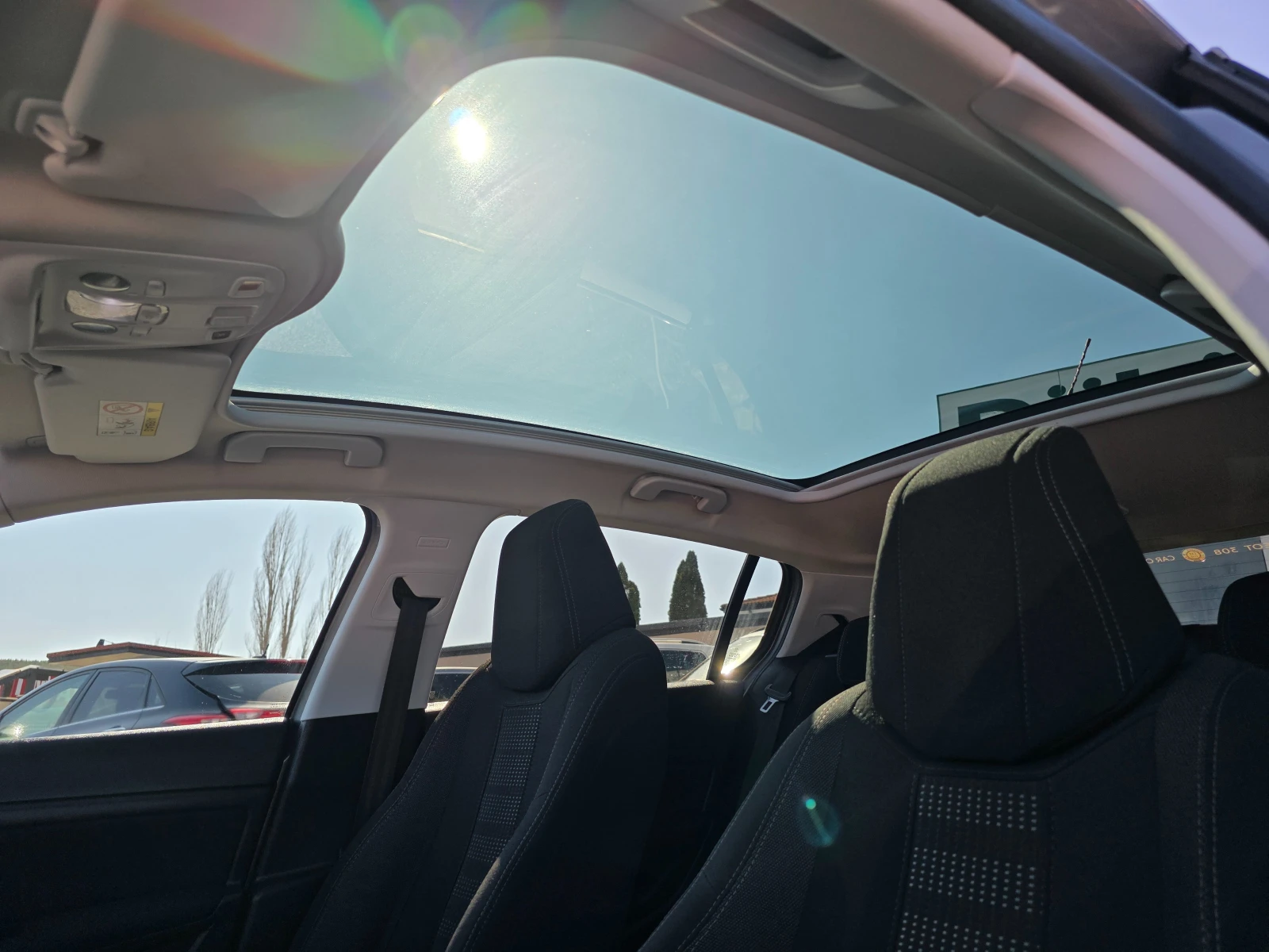 Peugeot 308 1.6 BlueHdi 120k.c panorama navi EURO6, снимка 11 - Автомобили и джипове - 53827752