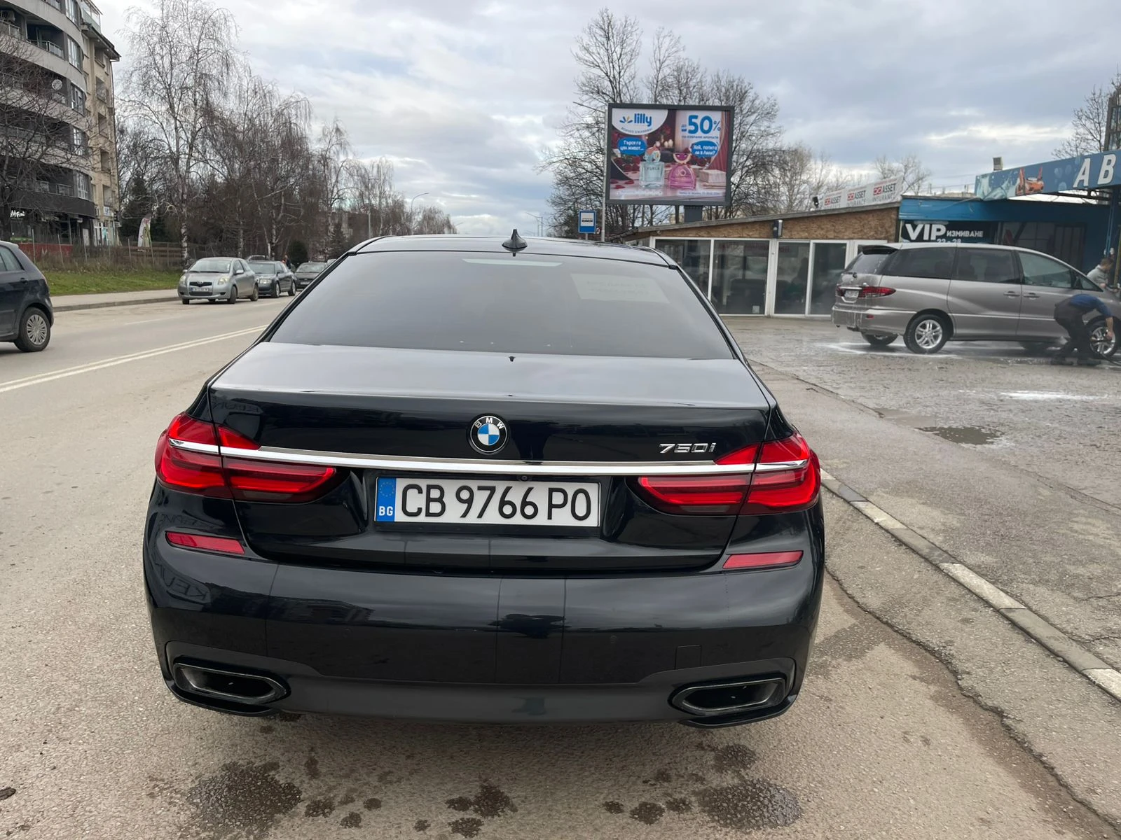 BMW 750, снимка 14 - Автомобили и джипове - 53903344