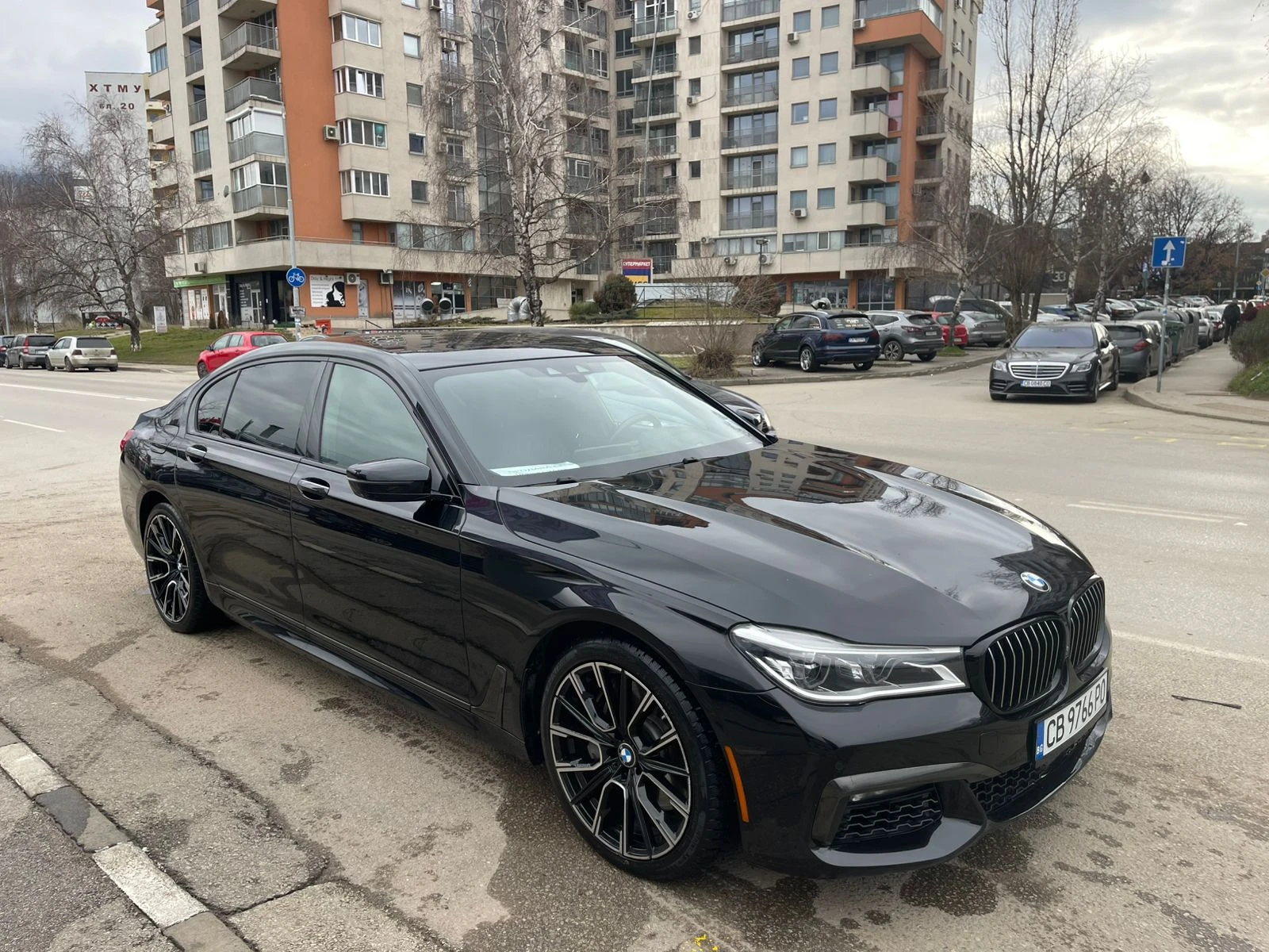 BMW 750, снимка 13 - Автомобили и джипове - 53903344