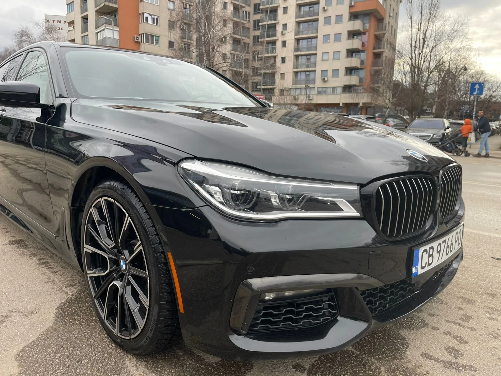 BMW 750, снимка 11 - Автомобили и джипове - 53903344