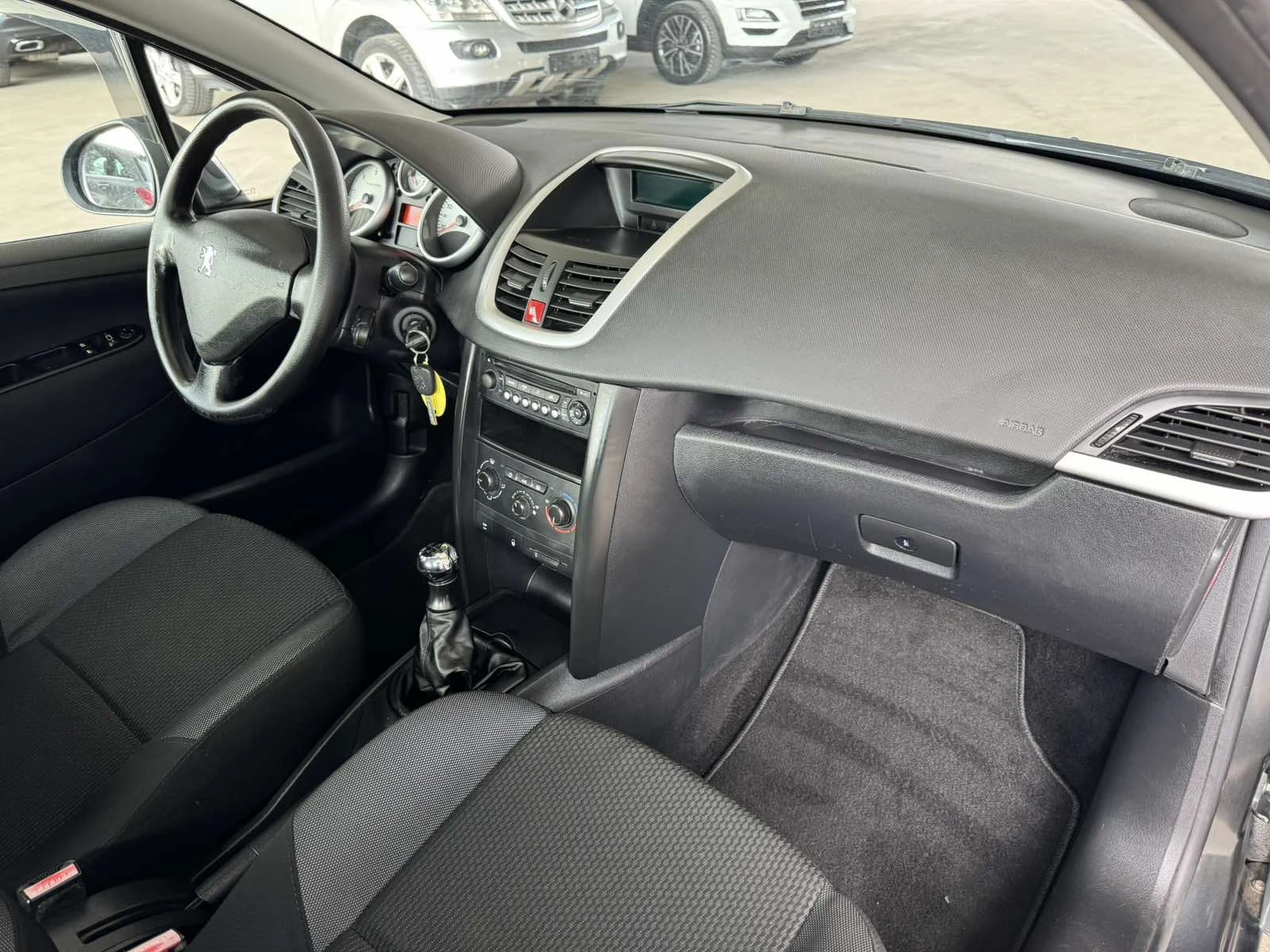 Peugeot 207 1.4 HDI* 68ps* КЛИМАТИК, снимка 10 - Автомобили и джипове - 53975019