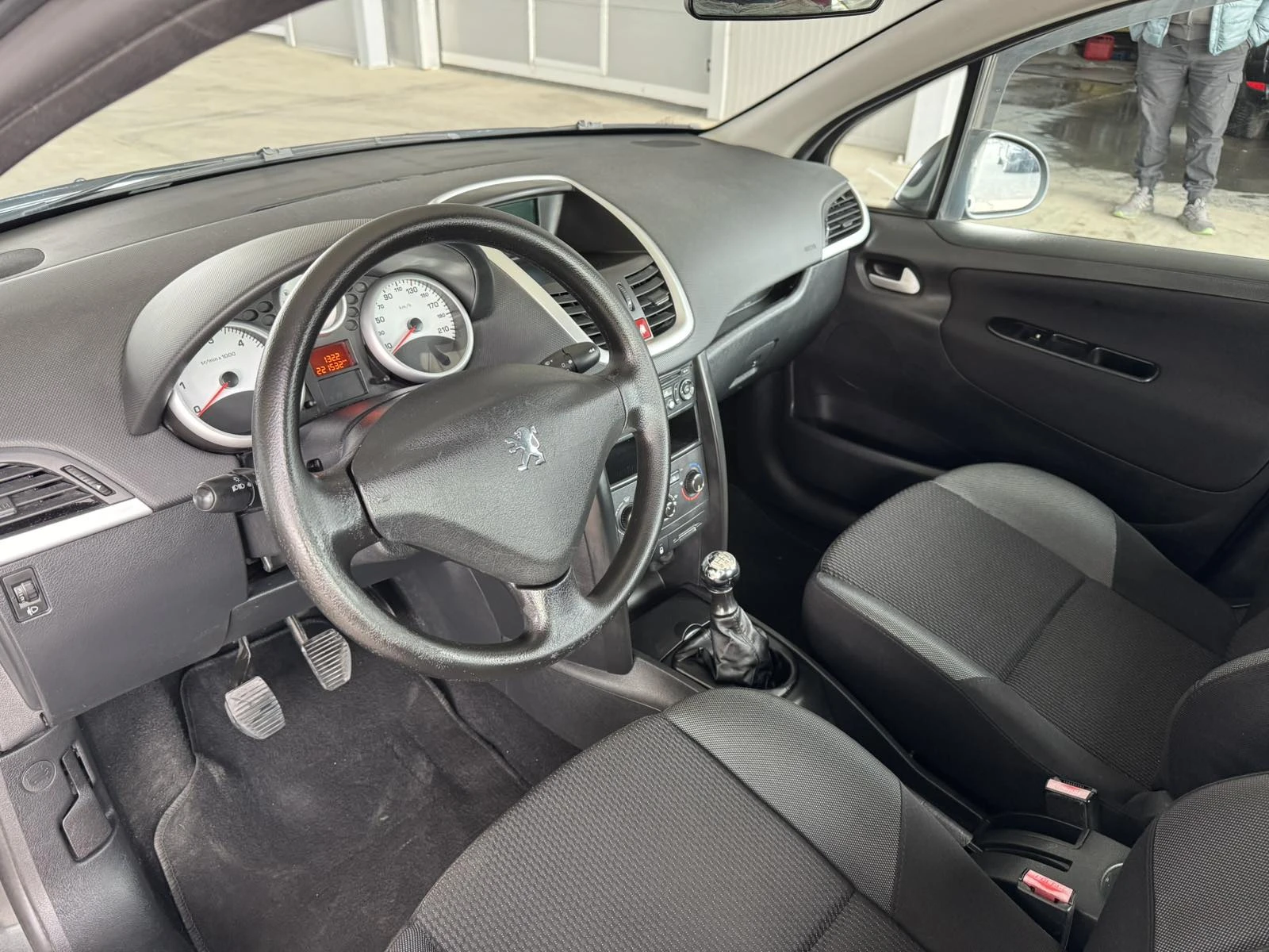 Peugeot 207 1.4 HDI* 68ps* КЛИМАТИК, снимка 9 - Автомобили и джипове - 53975019