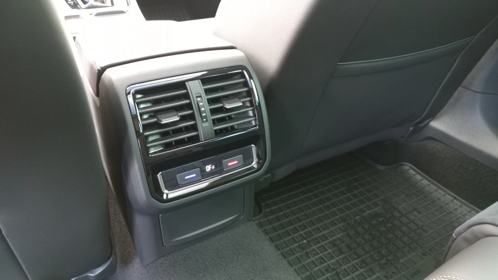 VW Passat B8 2.0 Bi-TDI 4Motion 240кс., снимка 13 - Автомобили и джипове - 55004909