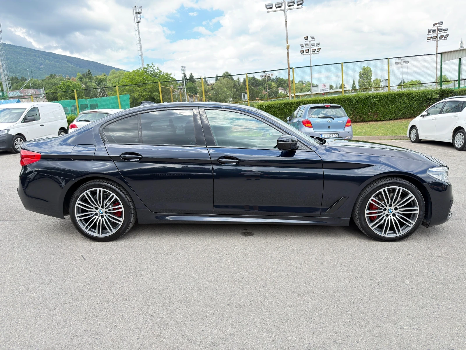 BMW 530 XDrive / M Pack / Soft Close / Harman Kardon, снимка 5 - Автомобили и джипове - 55103718