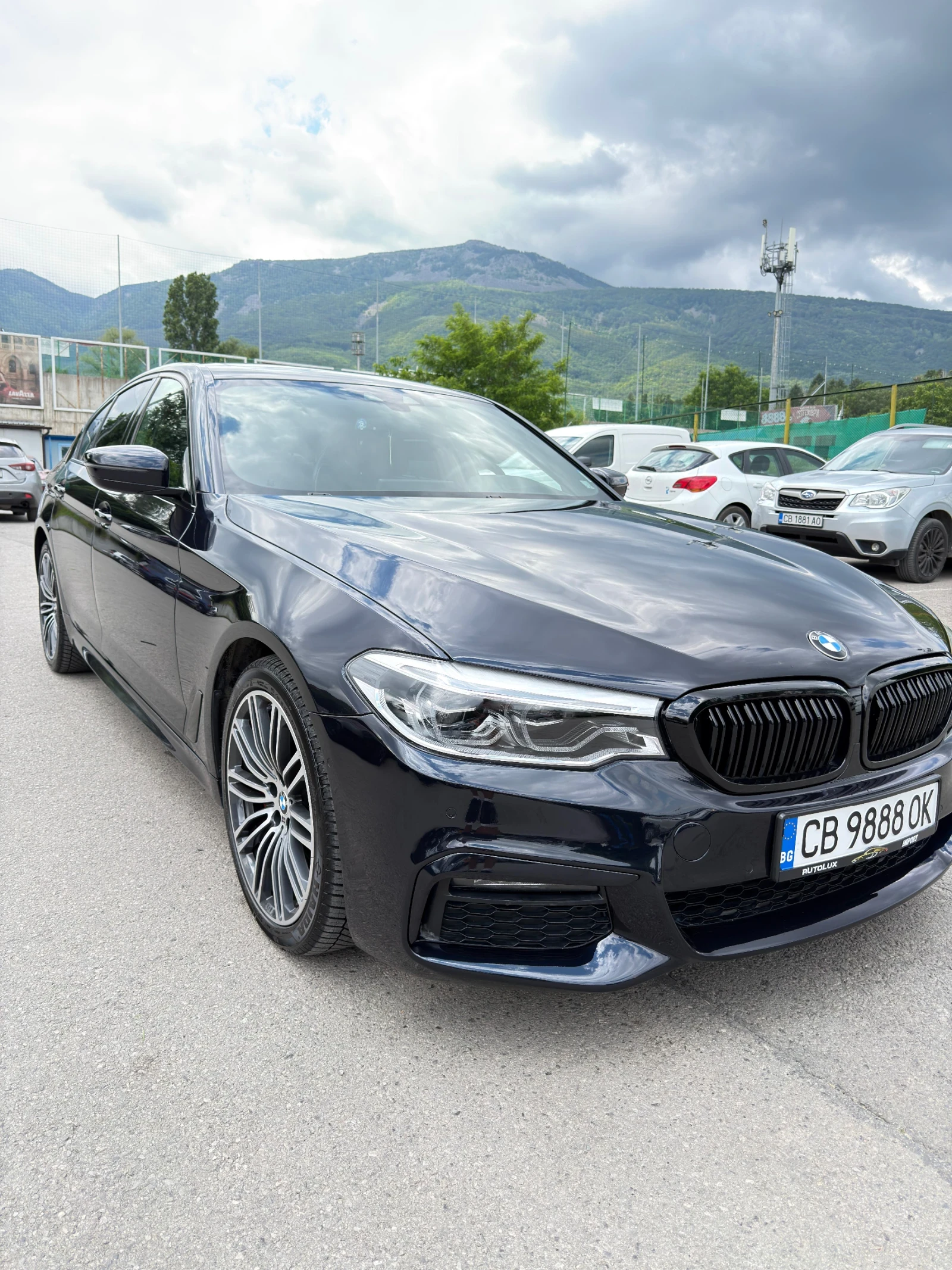 BMW 530 XDrive / M Pack / Soft Close / Harman Kardon, снимка 2 - Автомобили и джипове - 55103718