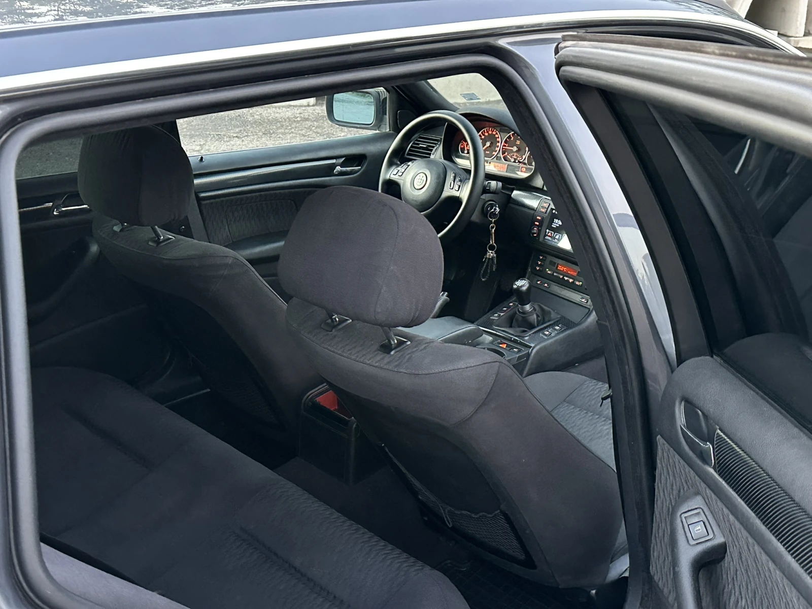 BMW 330, снимка 11 - Автомобили и джипове - 55904499