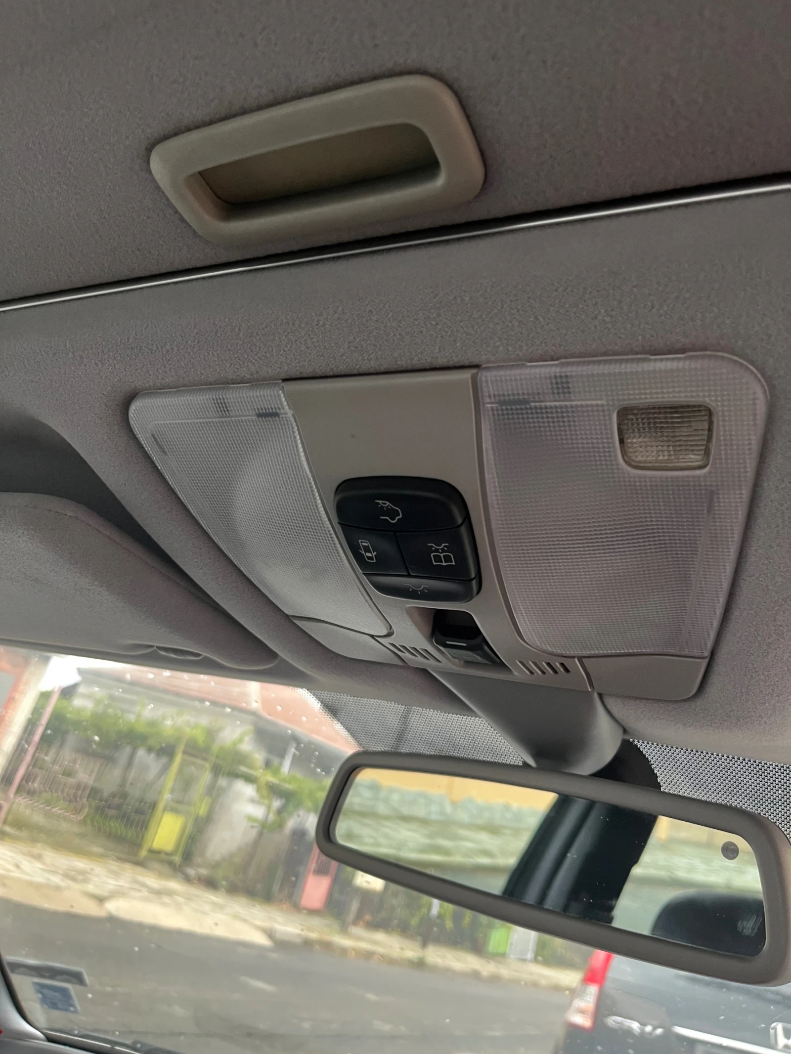 Mercedes-Benz E 200, снимка 4 - Автомобили и джипове - 55938332