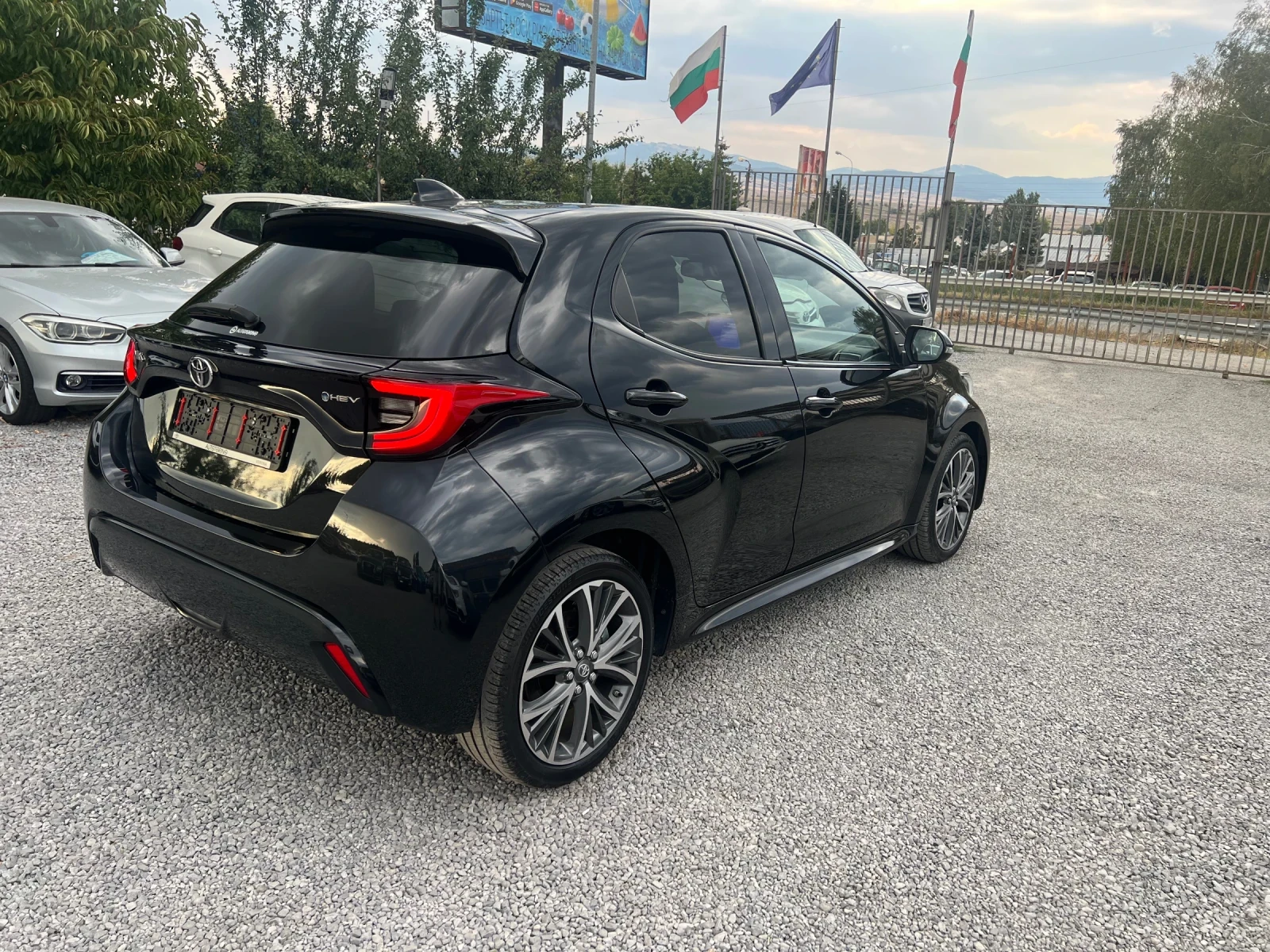 Toyota Yaris 1.5Hybrid* HEV* Start stop Full, снимка 5 - Автомобили и джипове - 56023080