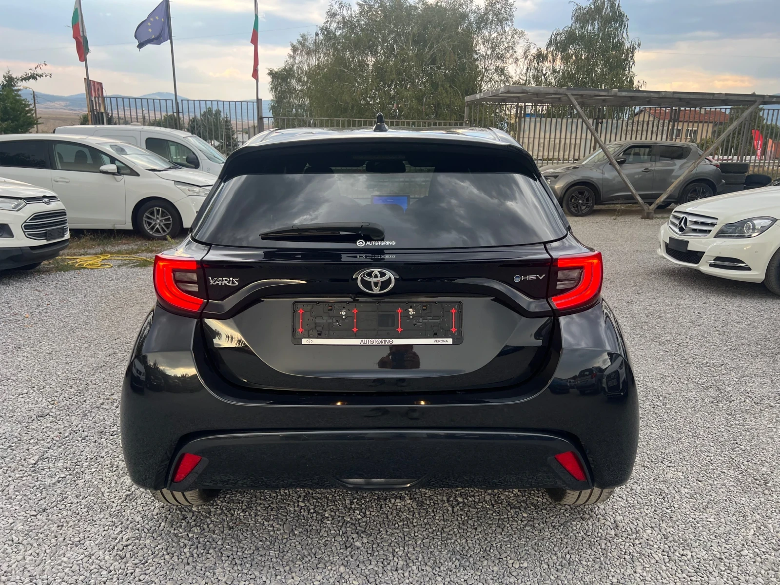 Toyota Yaris 1.5Hybrid* HEV* Start stop Full, снимка 4 - Автомобили и джипове - 56023080