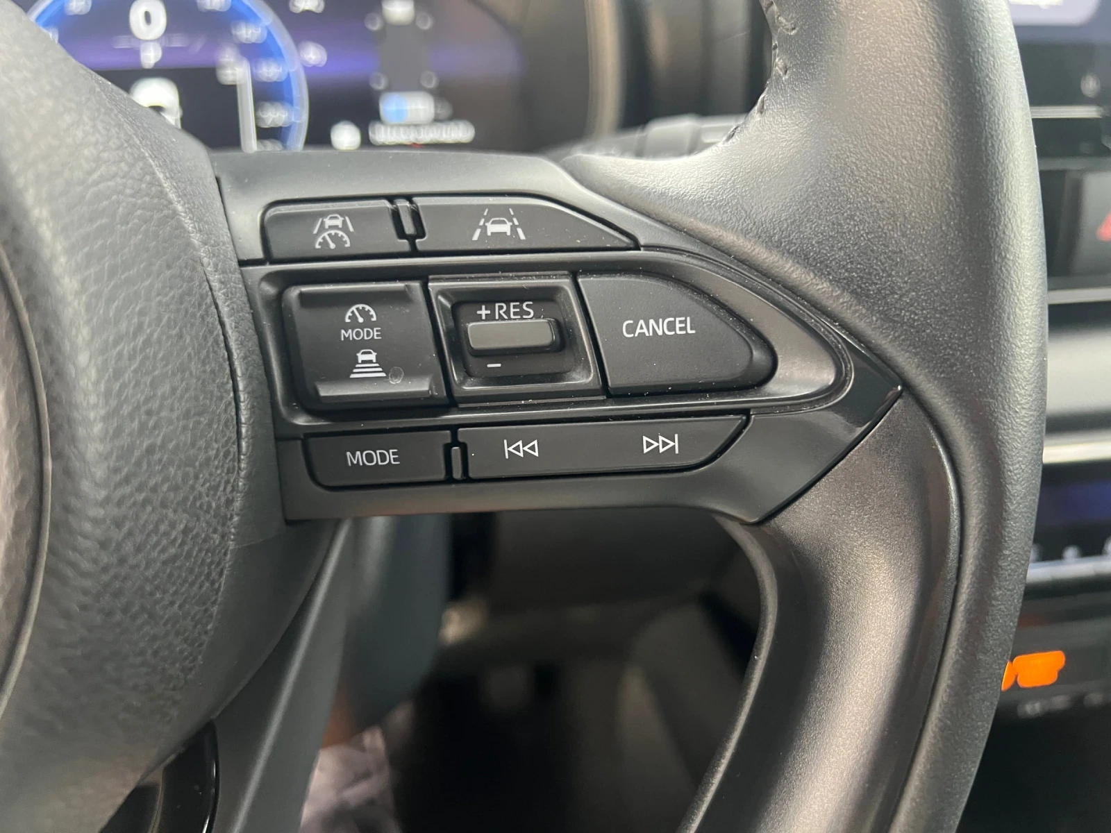 Toyota Yaris 1.5Hybrid* HEV* Start stop Full, снимка 14 - Автомобили и джипове - 56023080