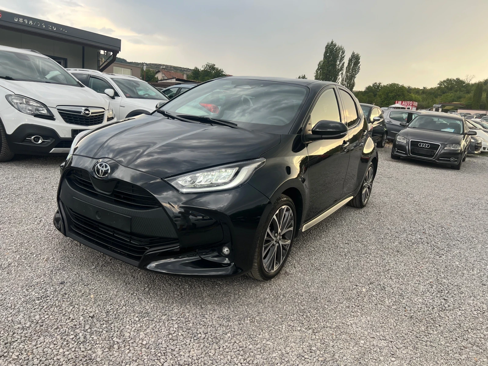 Toyota Yaris 1.5Hybrid* HEV* Start stop Full, снимка 2 - Автомобили и джипове - 56023080