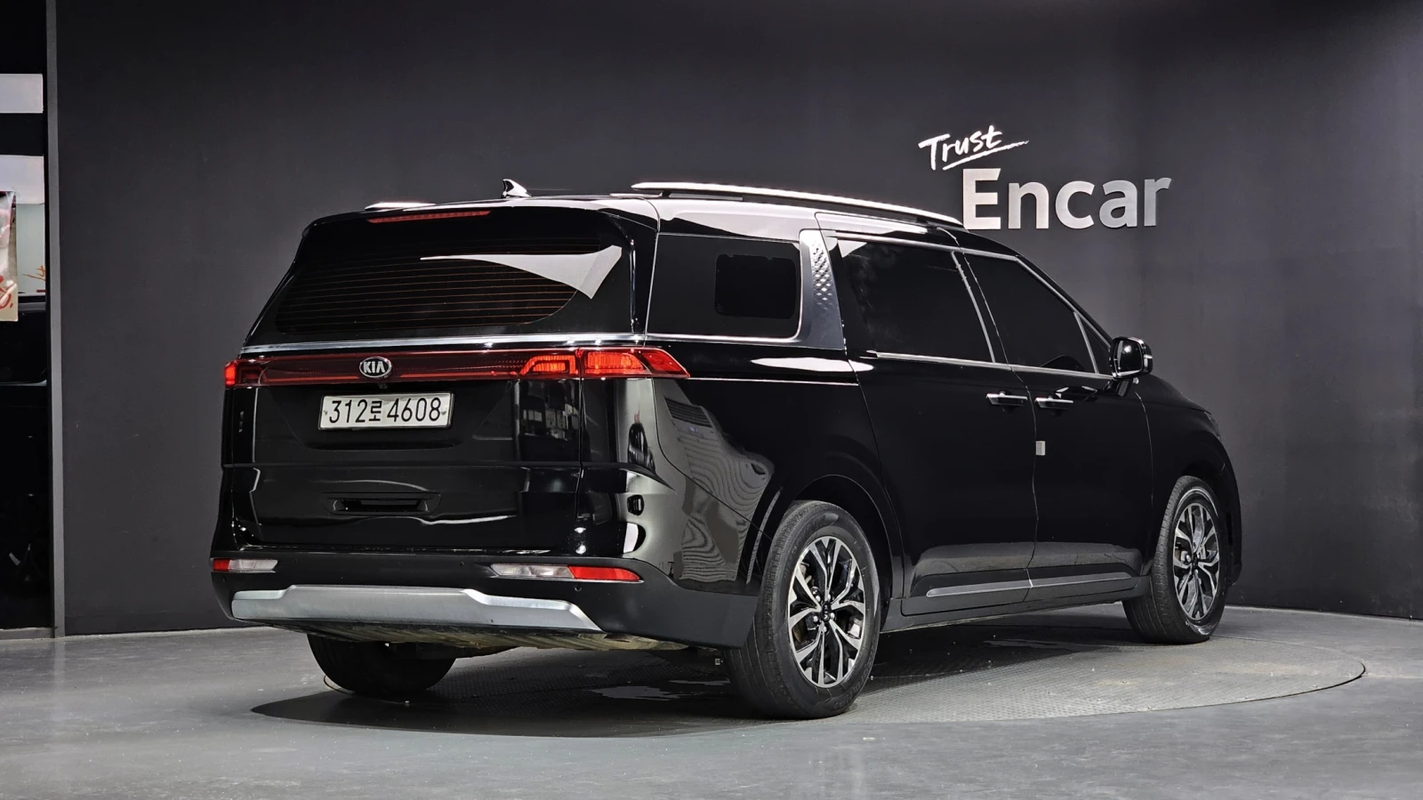 Kia Carnival Diesel 9-Seater Noblesse, снимка 3 - Автомобили и джипове - 56102676