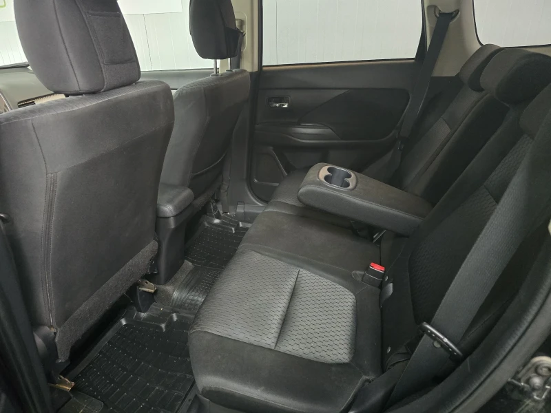 Mitsubishi Outlander 2.0, снимка 16 - Автомобили и джипове - 51686370