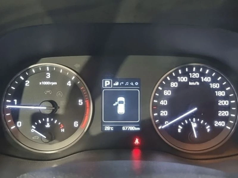 Hyundai Tucson Diesel 2.0 2WD| 134к.с.| ВКЛ.ТЕХНОТЕСТ, снимка 5 - Автомобили и джипове - 55517805