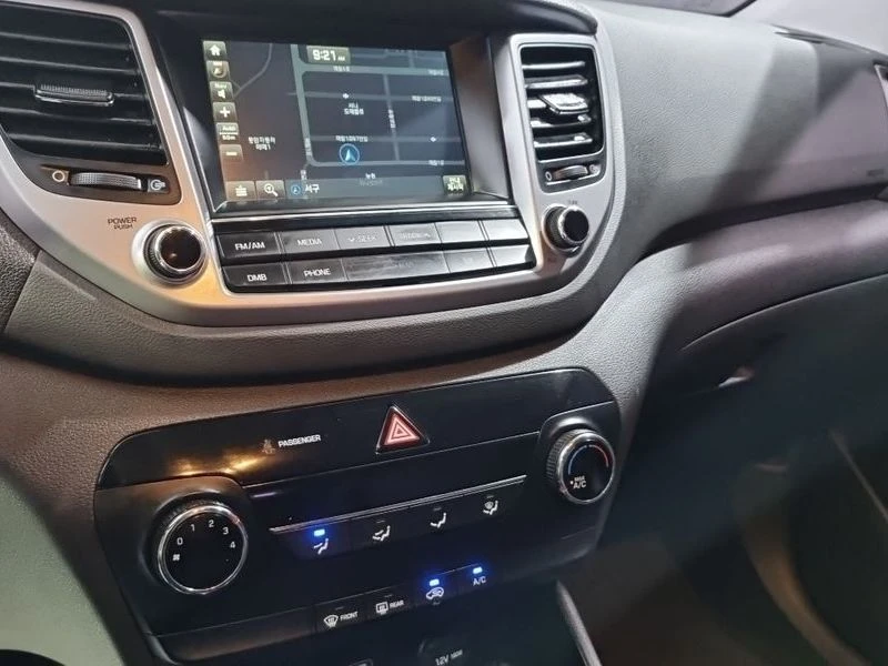 Hyundai Tucson Diesel 2.0 2WD| 134к.с.| ВКЛ.ТЕХНОТЕСТ, снимка 8 - Автомобили и джипове - 55517805