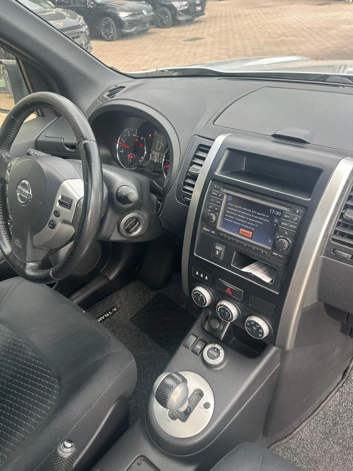 Nissan X-trail LED* ПАНОРАМА* КАМЕРИ 360* NAVI* 2.0dci 4x4 150hp*, снимка 5 - Автомобили и джипове - 55380171