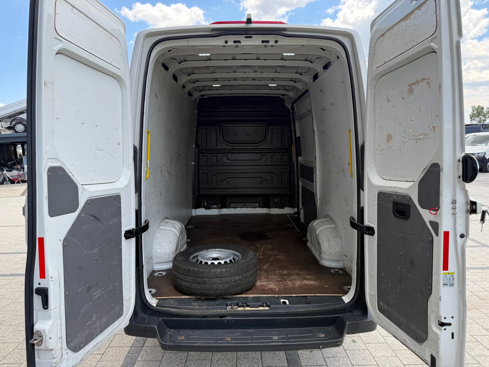 VW Crafter 2.0TDI  Клима Euro 6D-temp L2H2 , снимка 17 - Бусове и автобуси - 54970824