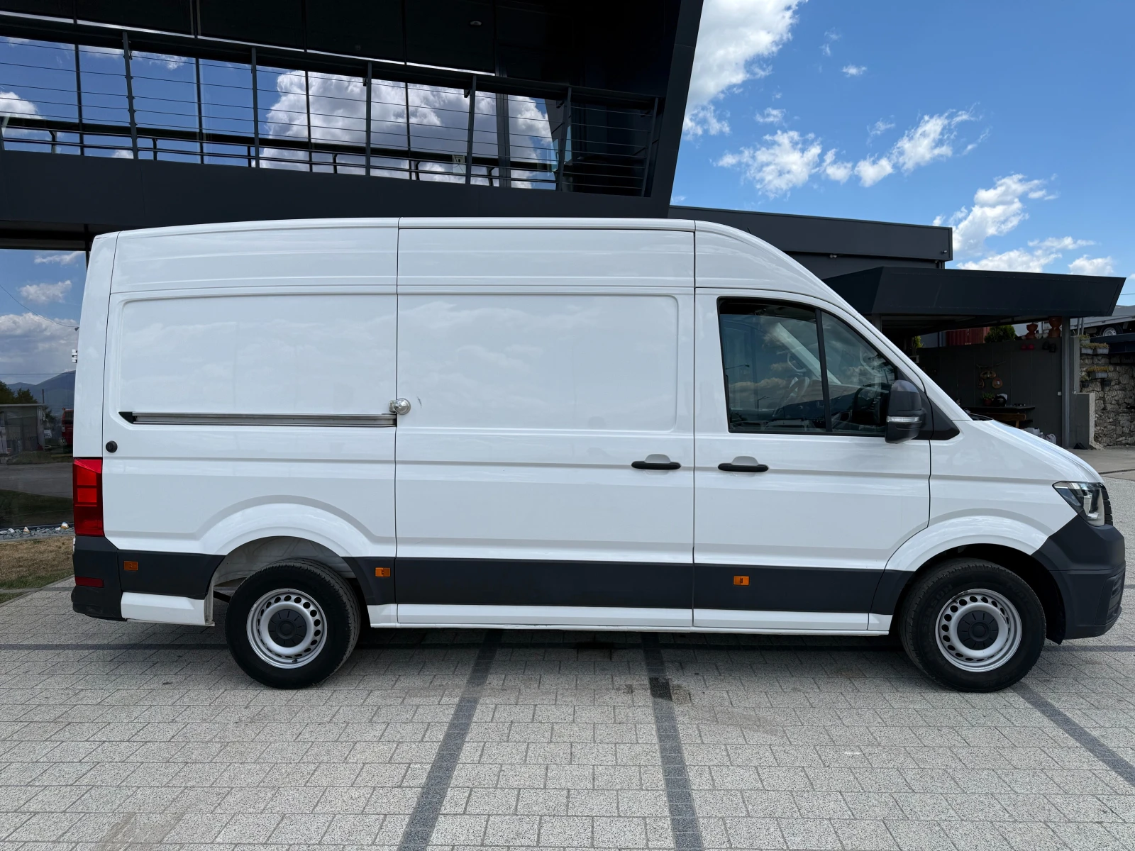 VW Crafter 2.0TDI  Клима Euro 6D-temp L2H2 , снимка 8 - Бусове и автобуси - 54970824