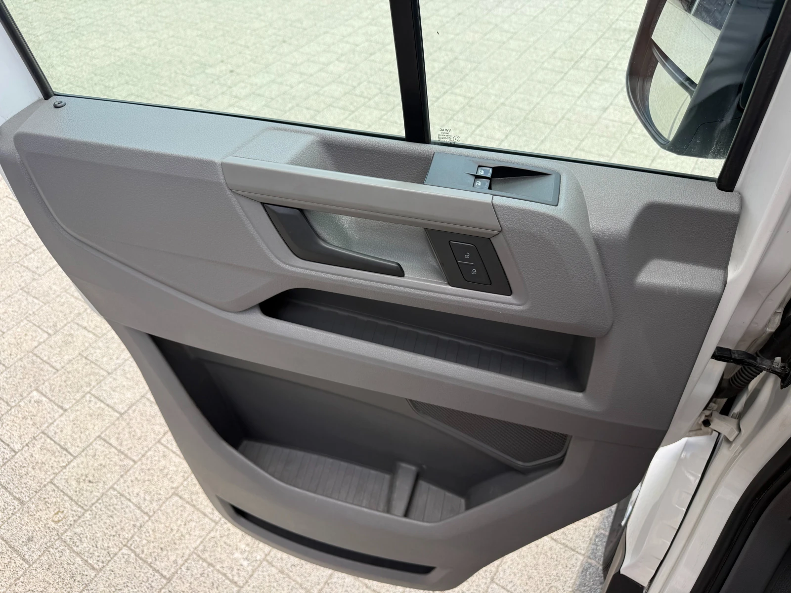 VW Crafter 2.0TDI  Клима Euro 6D-temp L2H2 , снимка 15 - Бусове и автобуси - 54970824