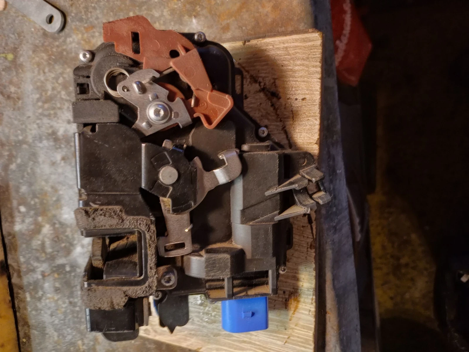 Брава за предните лява врата., снимка 2 - Части - 53662837