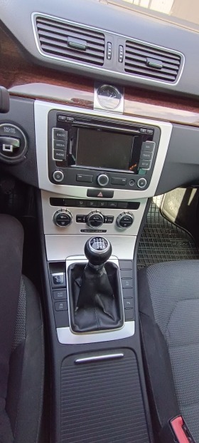 VW Passat 2012 г. TDI, 6 скорости , снимка 13 - Автомобили и джипове - 34130675