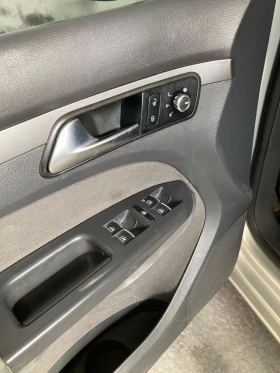 VW Touran 1.6 TDI, снимка 7 - Автомобили и джипове - 53604872