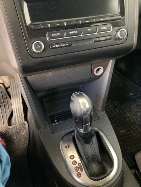 VW Touran 1.6 TDI, снимка 14 - Автомобили и джипове - 53604872