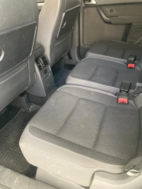VW Touran 1.6 TDI, снимка 11 - Автомобили и джипове - 53604872
