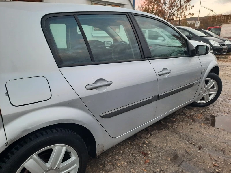 Renault Megane 1.6 Бензин КЛИМАТРОН, снимка 3 - Автомобили и джипове - 43078224