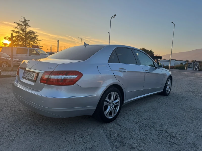 Mercedes-Benz E 220 CDI, Avantgarde, снимка 4 - Автомобили и джипове - 47745310