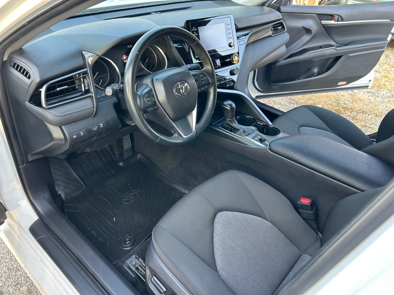 Toyota Camry 2.5i HYBRID, снимка 11 - Автомобили и джипове - 50664932