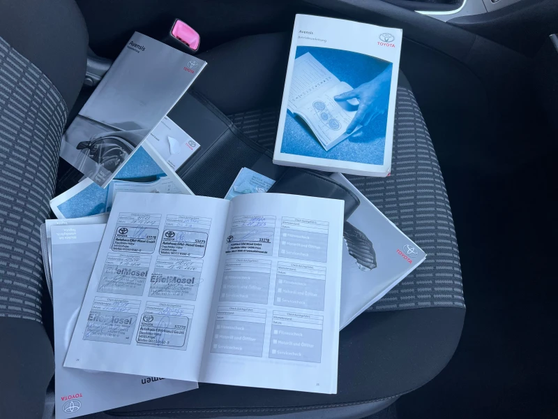Toyota Avensis 1.8-NAVI FULL, снимка 16 - Автомобили и джипове - 52415344