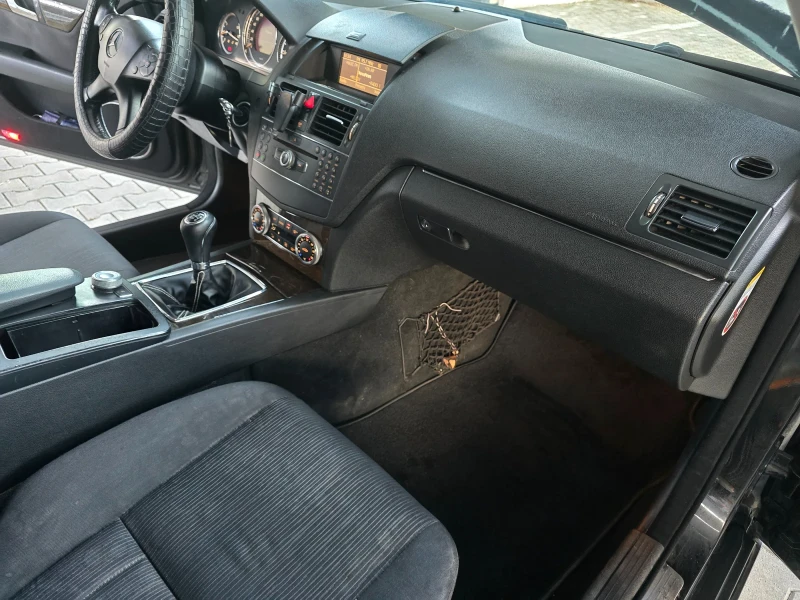 Mercedes-Benz C 200 Elegance 2.0 CDI, снимка 9 - Автомобили и джипове - 52618106