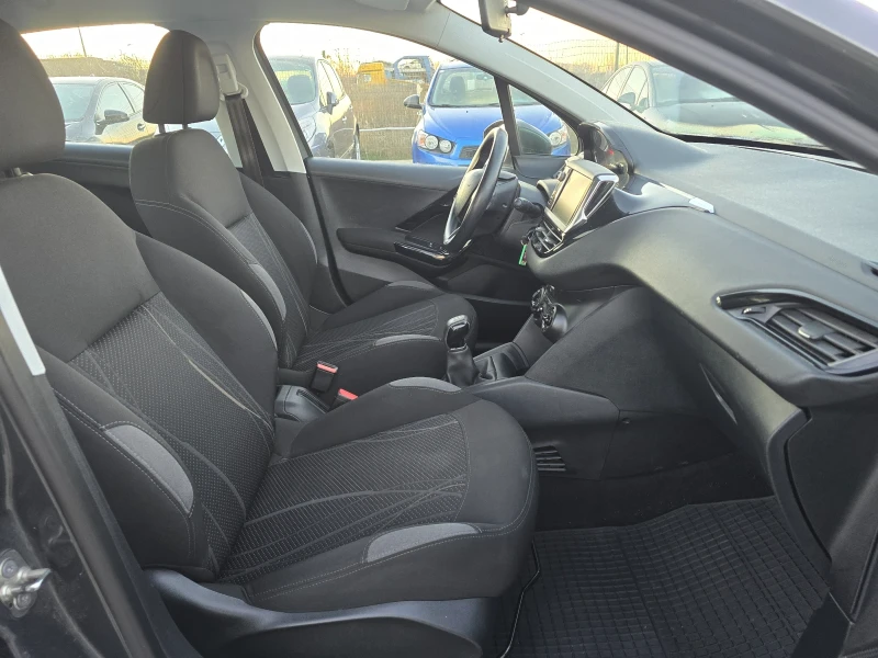 Peugeot 208 1.2i 82кс 103000 км. ЕВРО 5, снимка 12 - Автомобили и джипове - 52681275