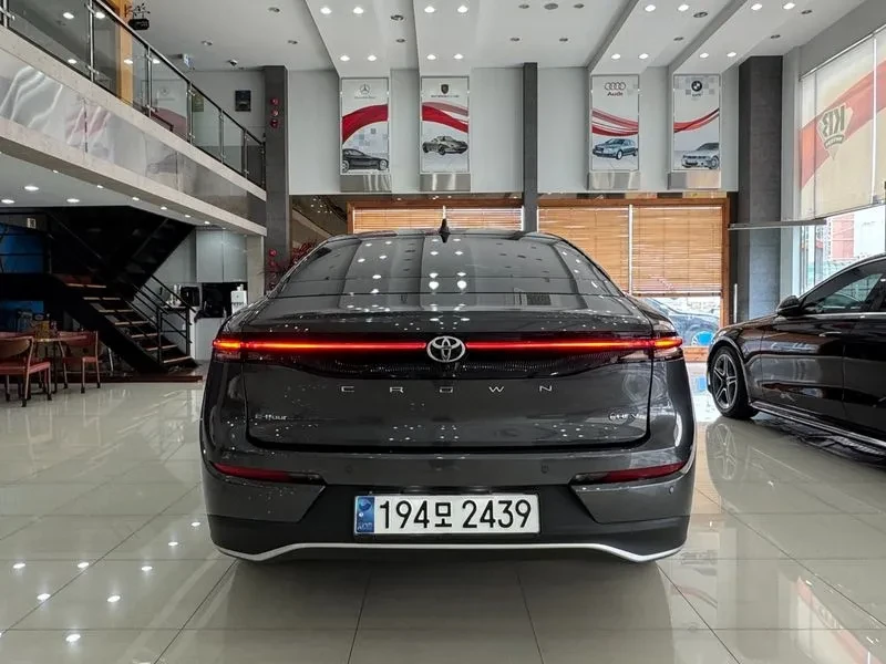 Toyota Crown 2.5 4WD HYBRID | Mobile.bg � ����������� 4
