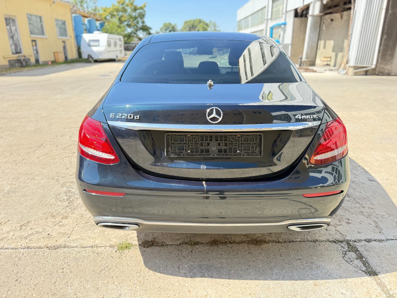 Mercedes-Benz E 220 Екстрова - изображение 5