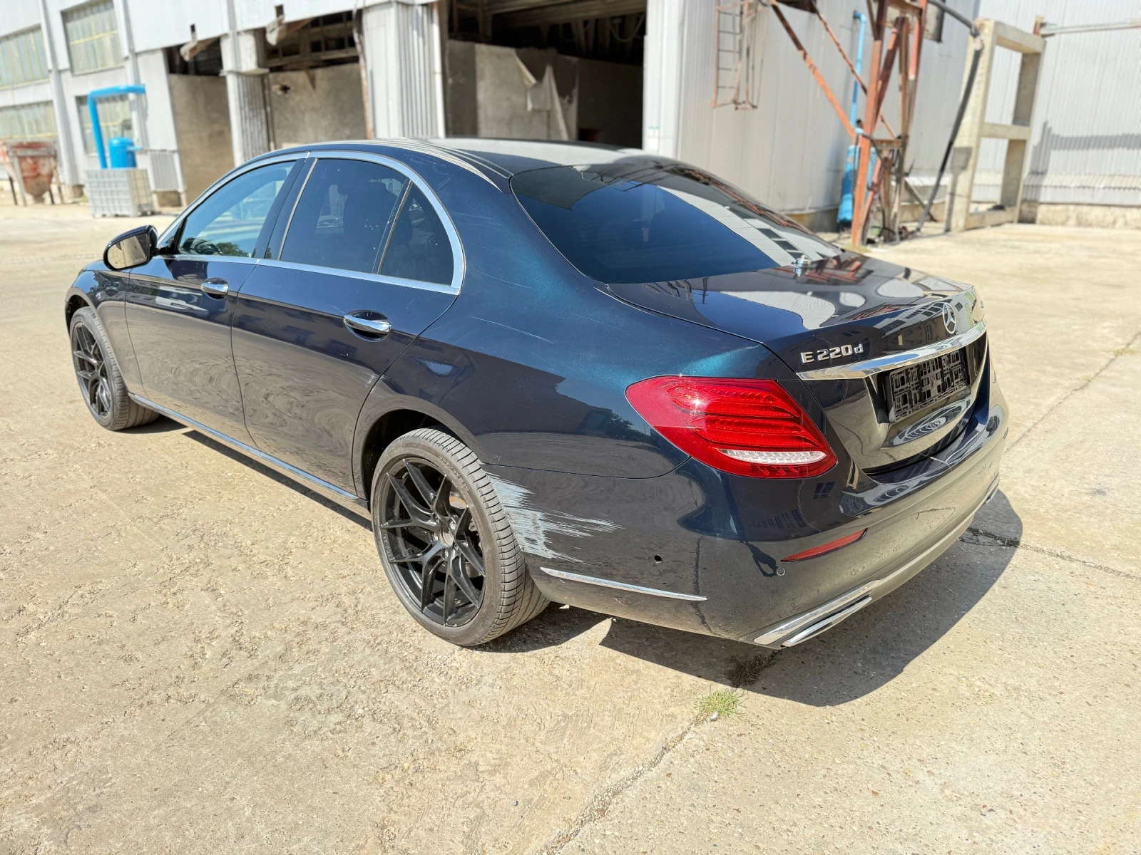 Mercedes-Benz E 220 Екстрова - изображение 6