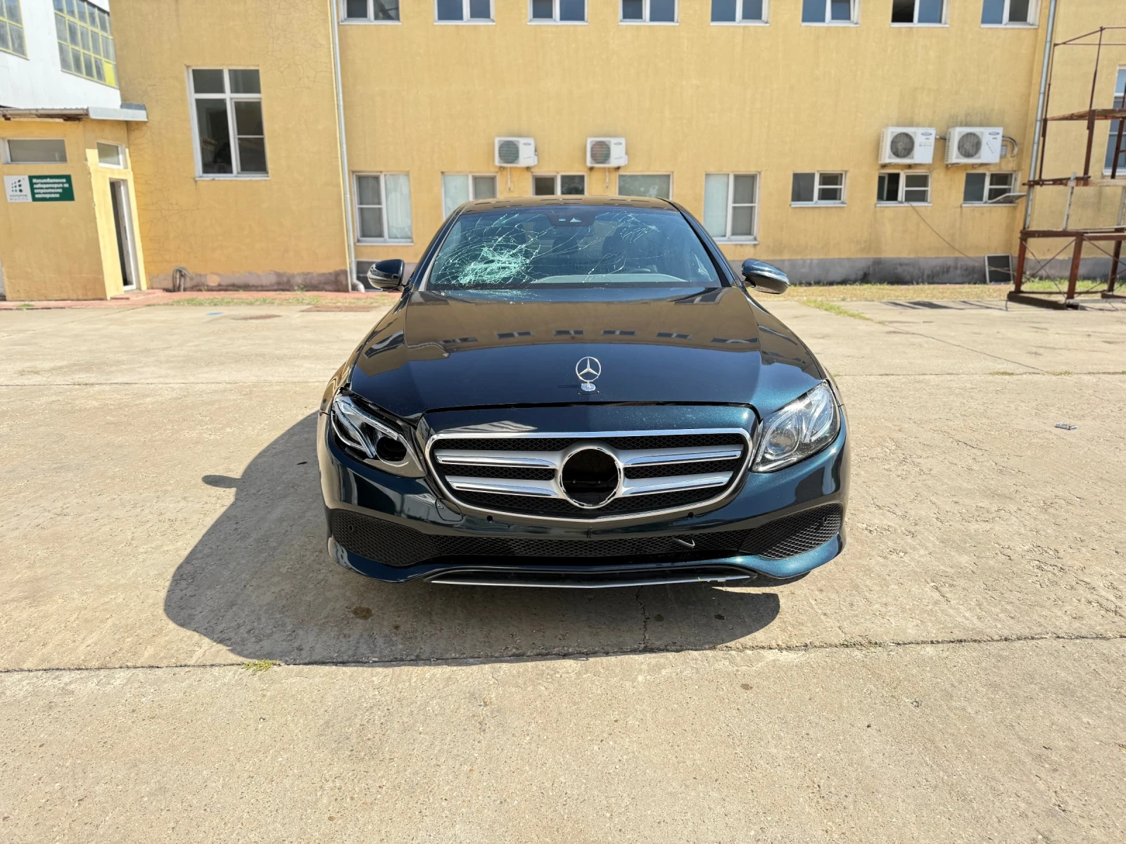 Mercedes-Benz E 220 Екстрова - изображение 3