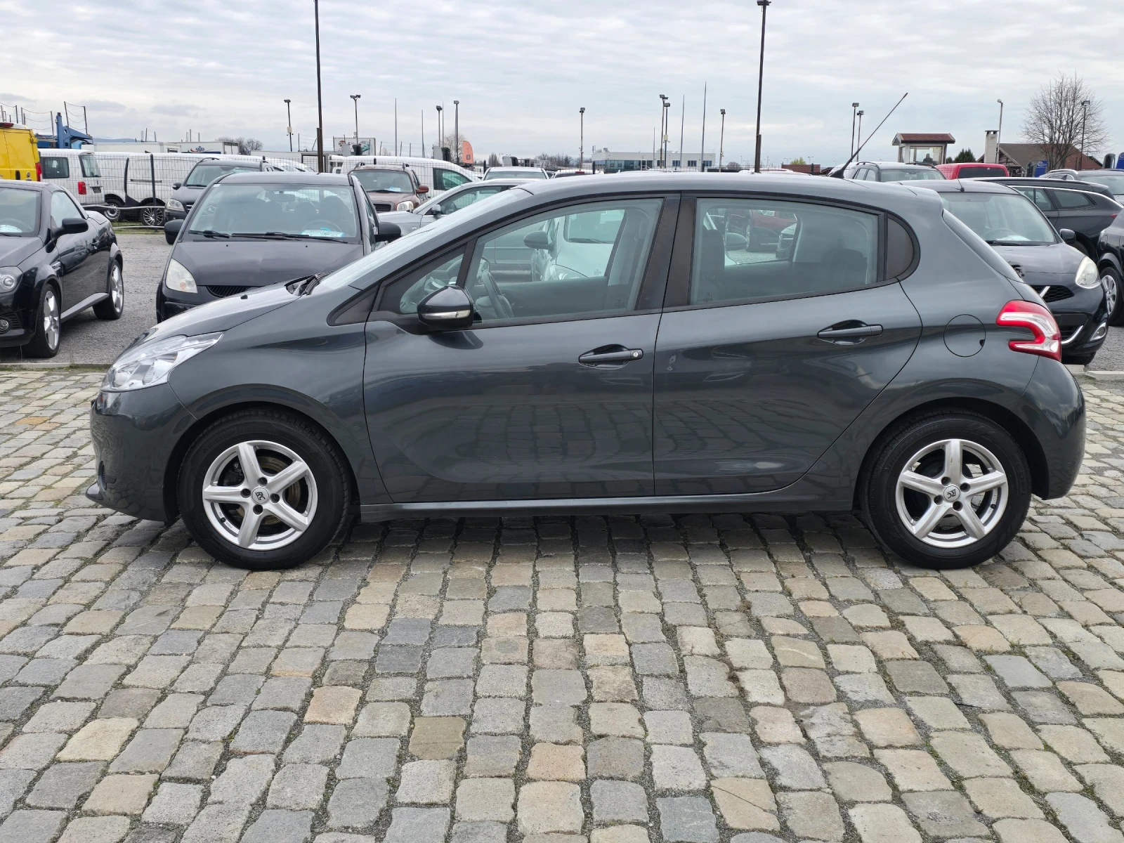 Peugeot 208 1.2i 82кс 103000 км. ЕВРО 5 - изображение 4