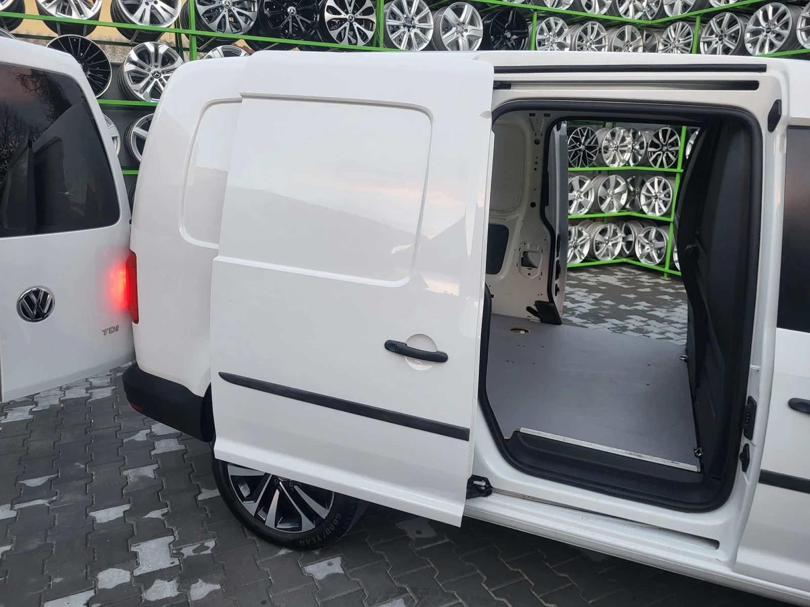 VW Caddy Maxi 2.0 TDI 102 �.� | Mobile.bg � ����������� 14