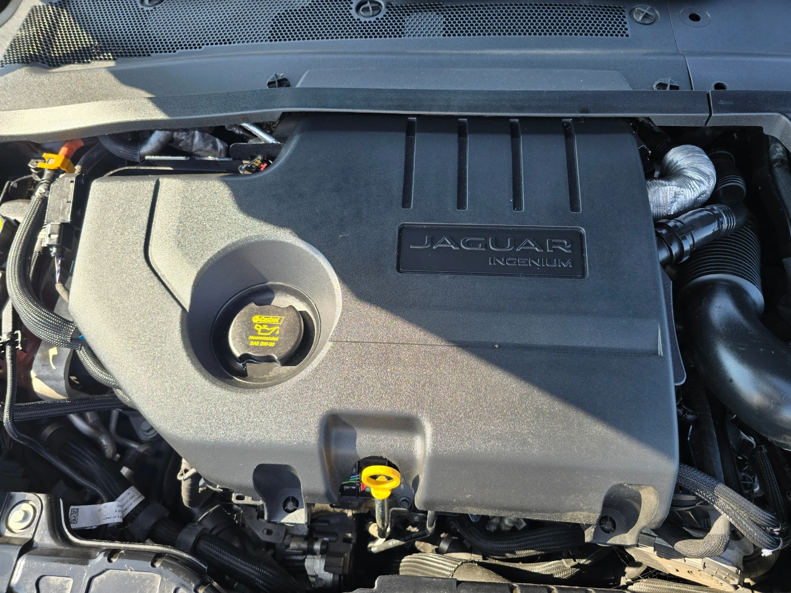 Jaguar E-pace 2.0D-204K.C-4X4-NAVI-CAMERI-EURO6 - изображение 10