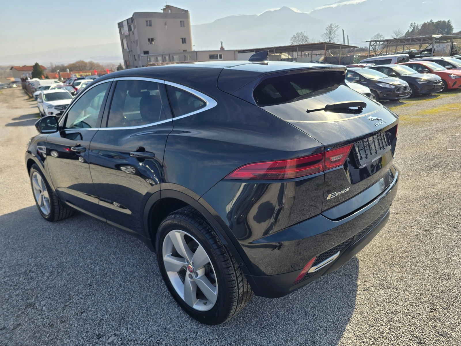 Jaguar E-pace 2.0D-204K.C-4X4-NAVI-CAMERI-EURO6 - изображение 7
